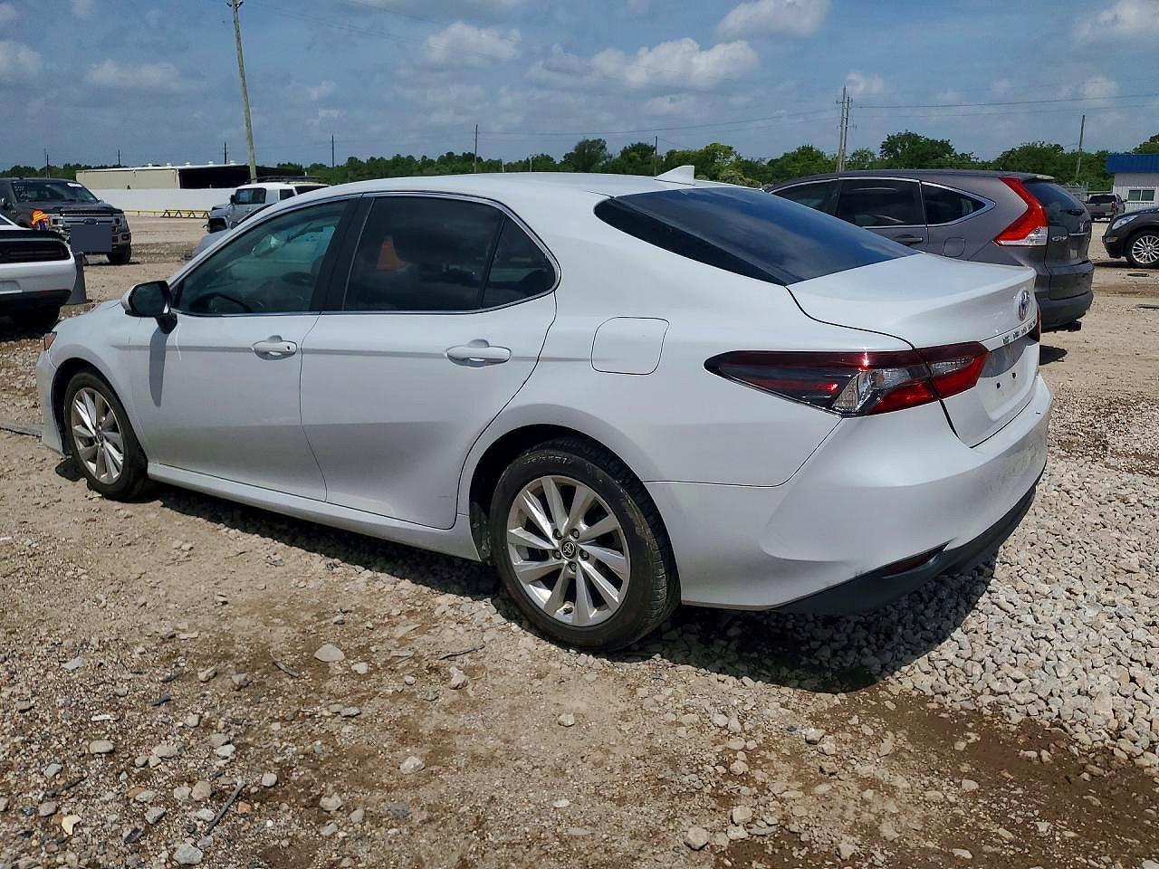 2023 Toyota Camry Le - Фото 2