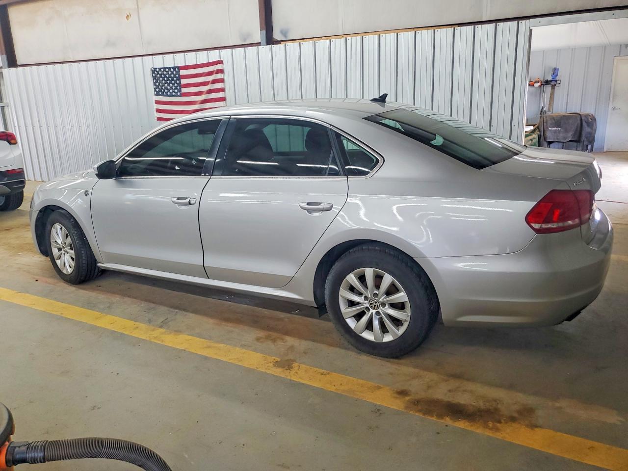 2015 Volkswagen Passat S - Фото 2