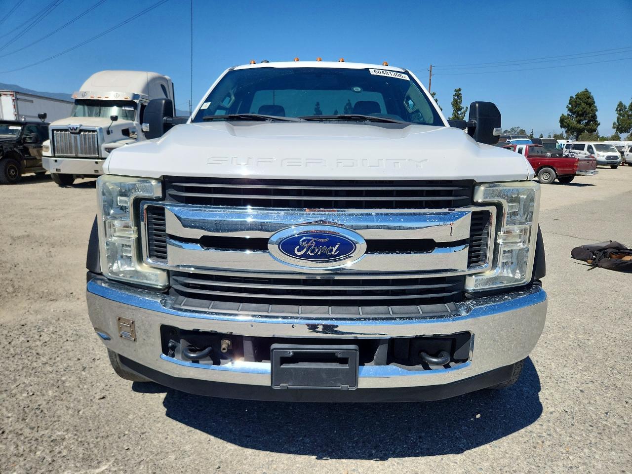 2017 Ford F550 Super Duty - Image 5