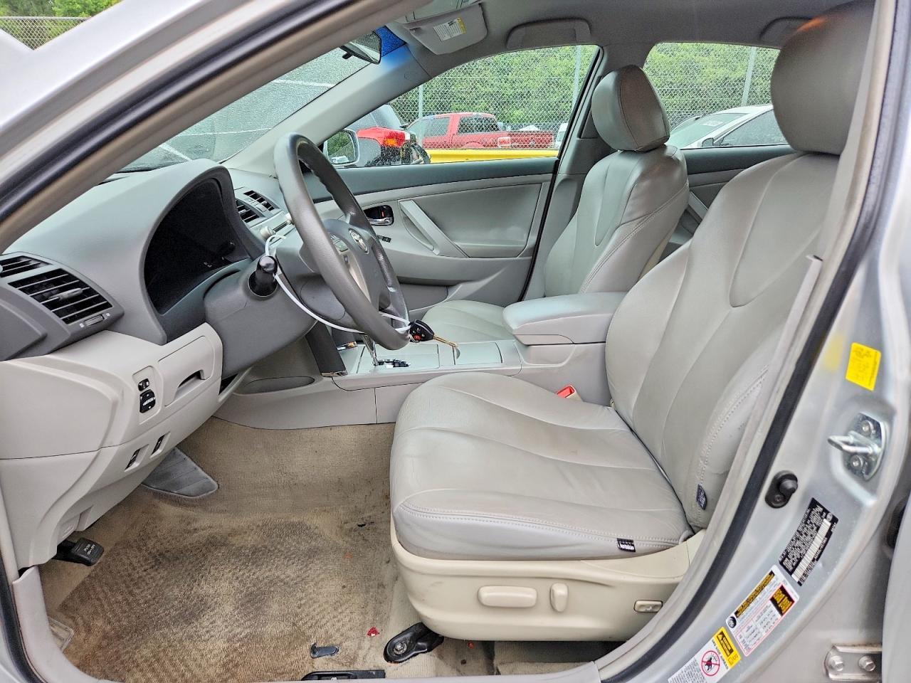 2011 Toyota Camry Le - Фото 7