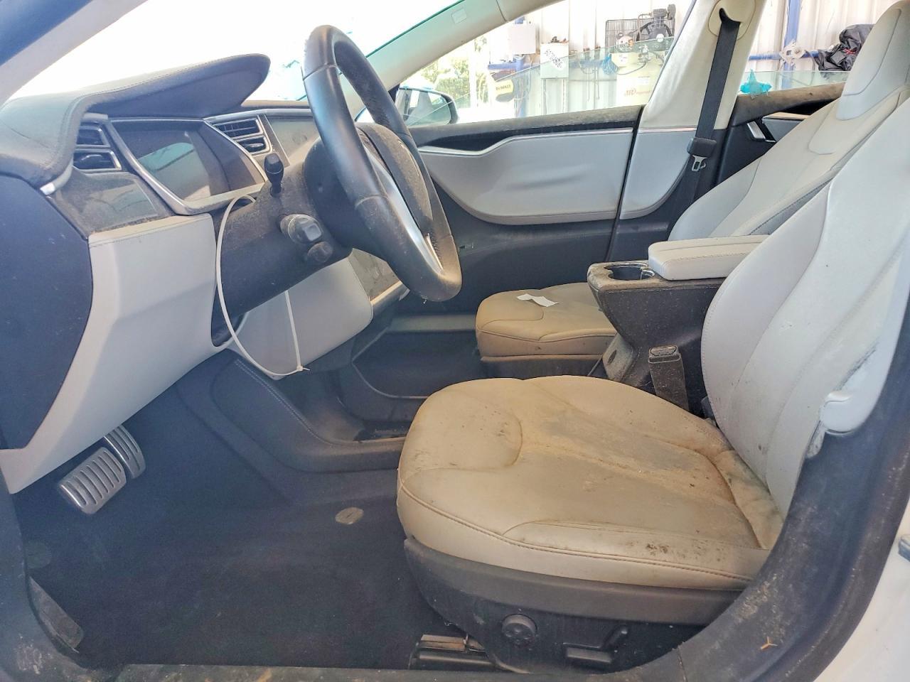 2014 Tesla Model S - Image 7