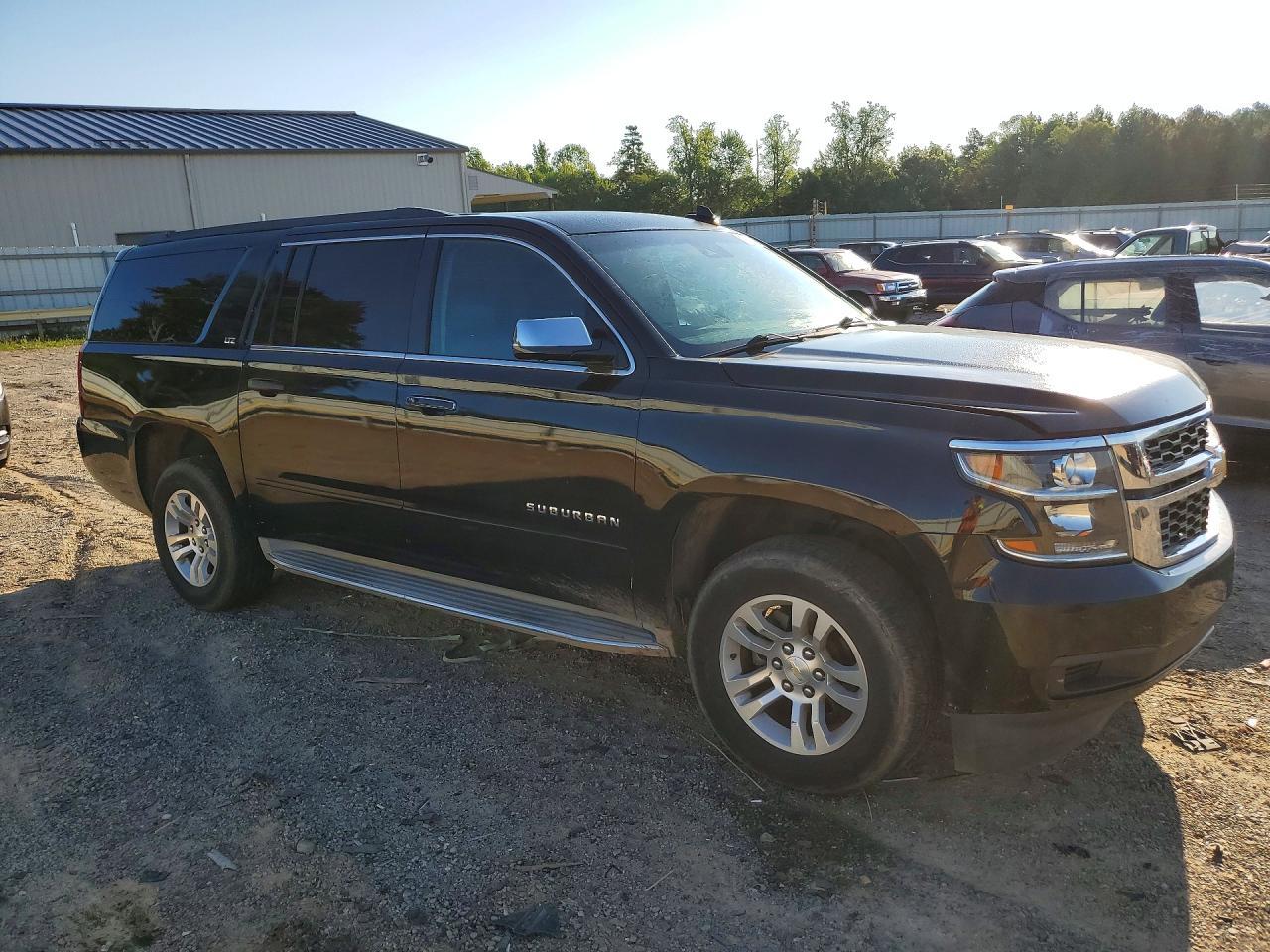 2018 Chevrolet Suburban C1500 Lt - Image 4
