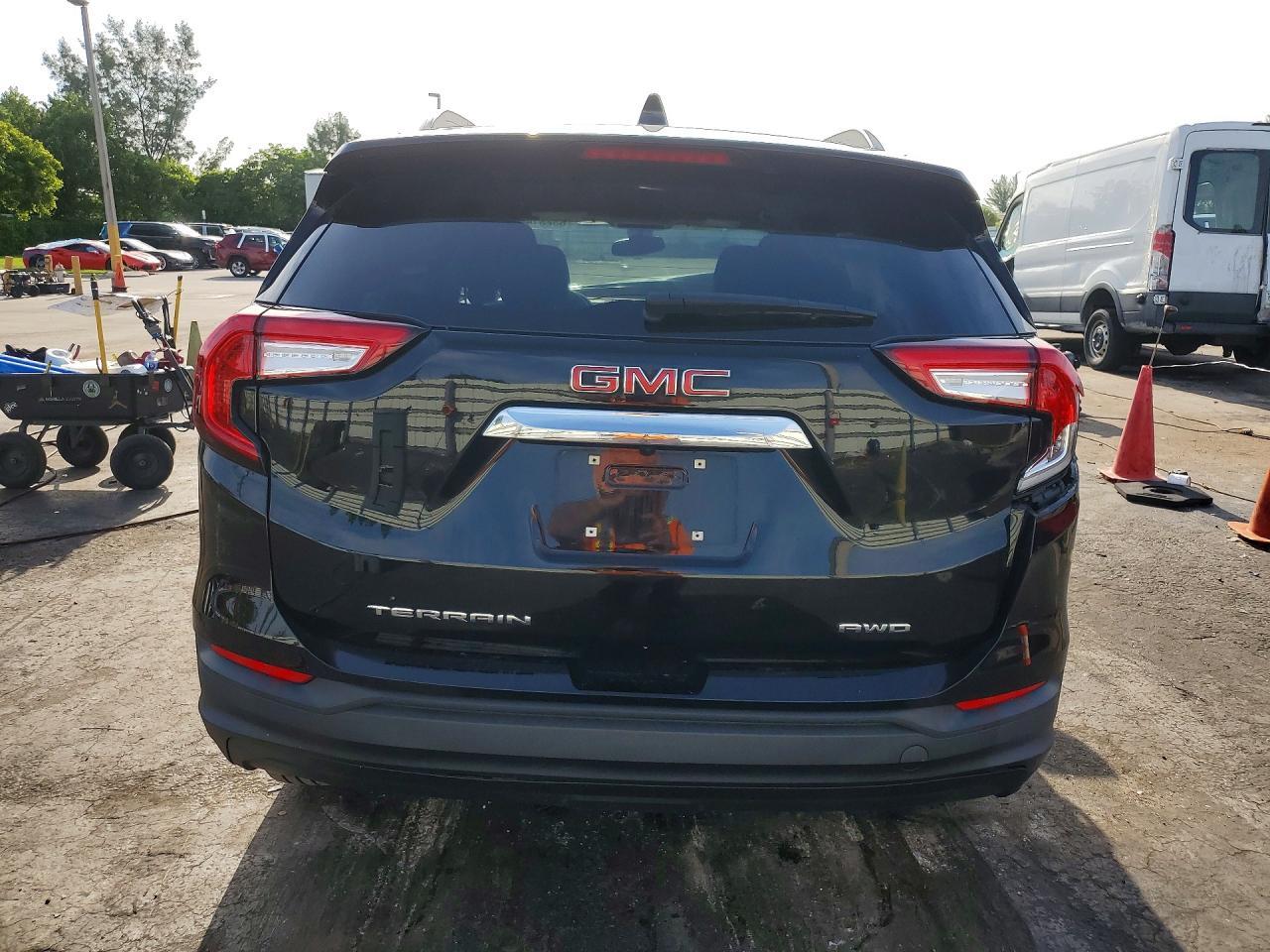 2022 GMC Terrain Sle - Image 6