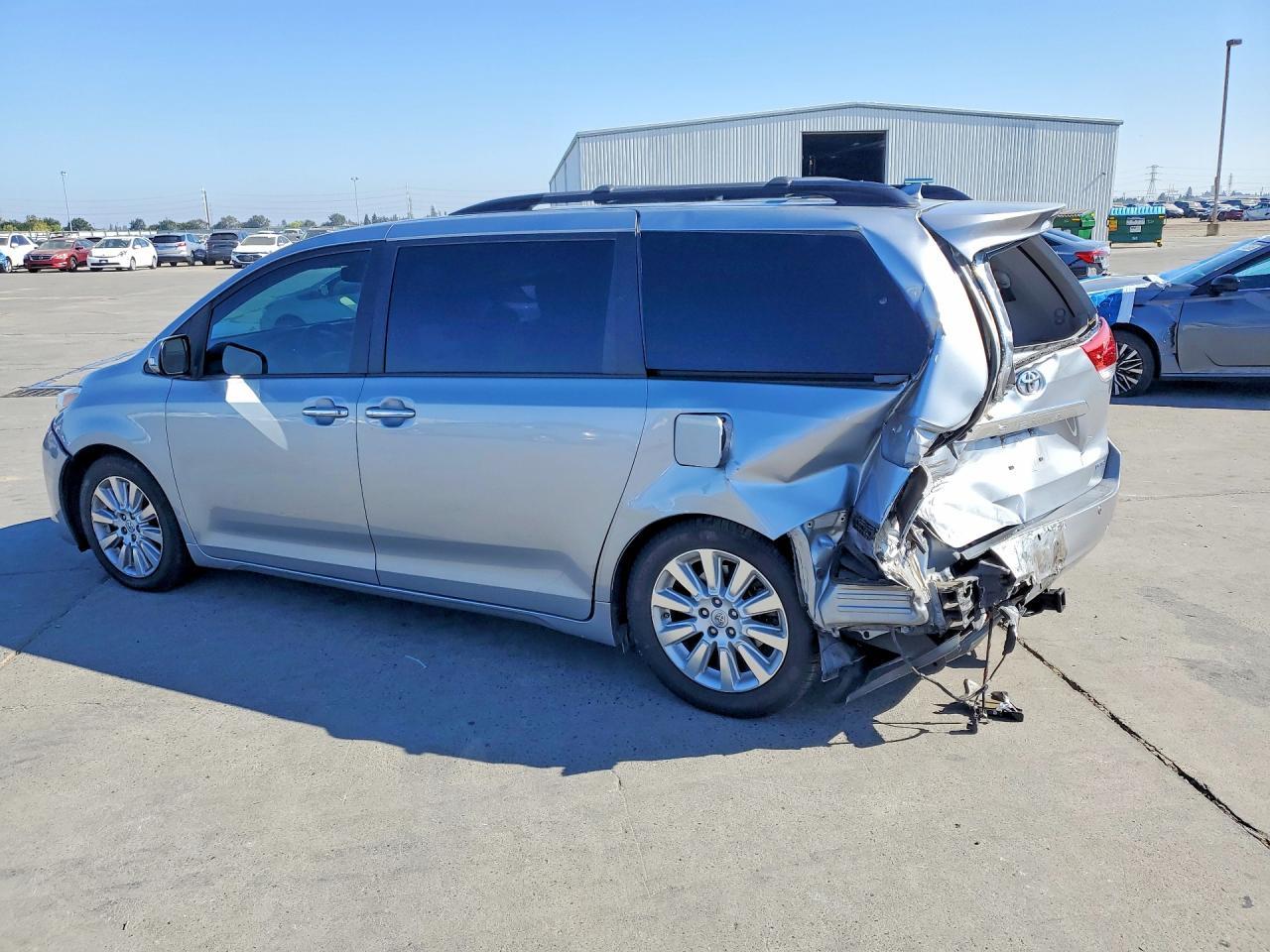 2014 Toyota Sienna Limited 7-Passenger - Фото 2