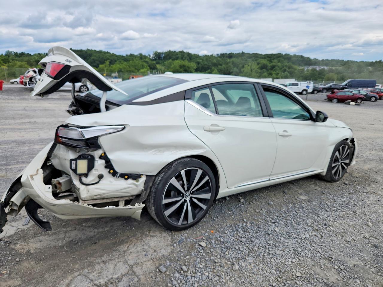2019 Nissan Altima Sr - Image 3