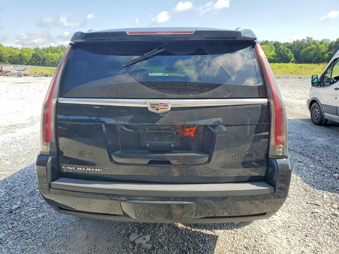 2015 Cadillac Escalade Luxury - Image 6