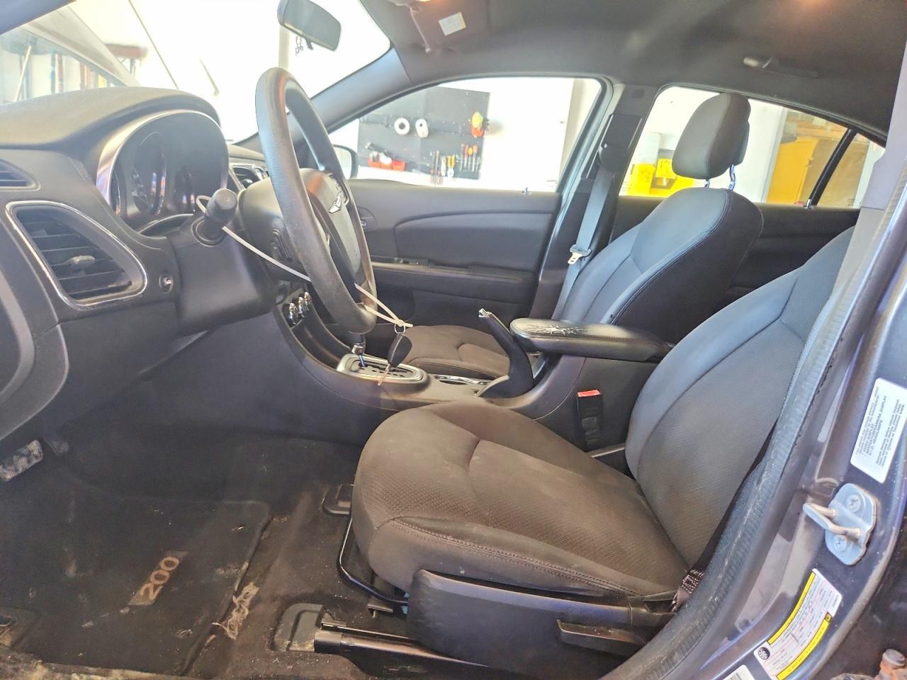 2014 Chrysler 200 Lx - Фото 7