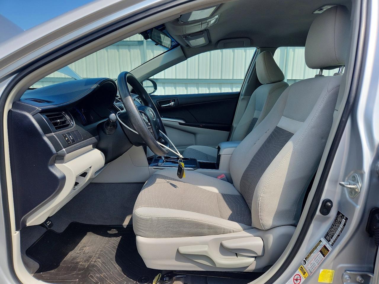 2012 Toyota Camry Hybrid Le - Image 7