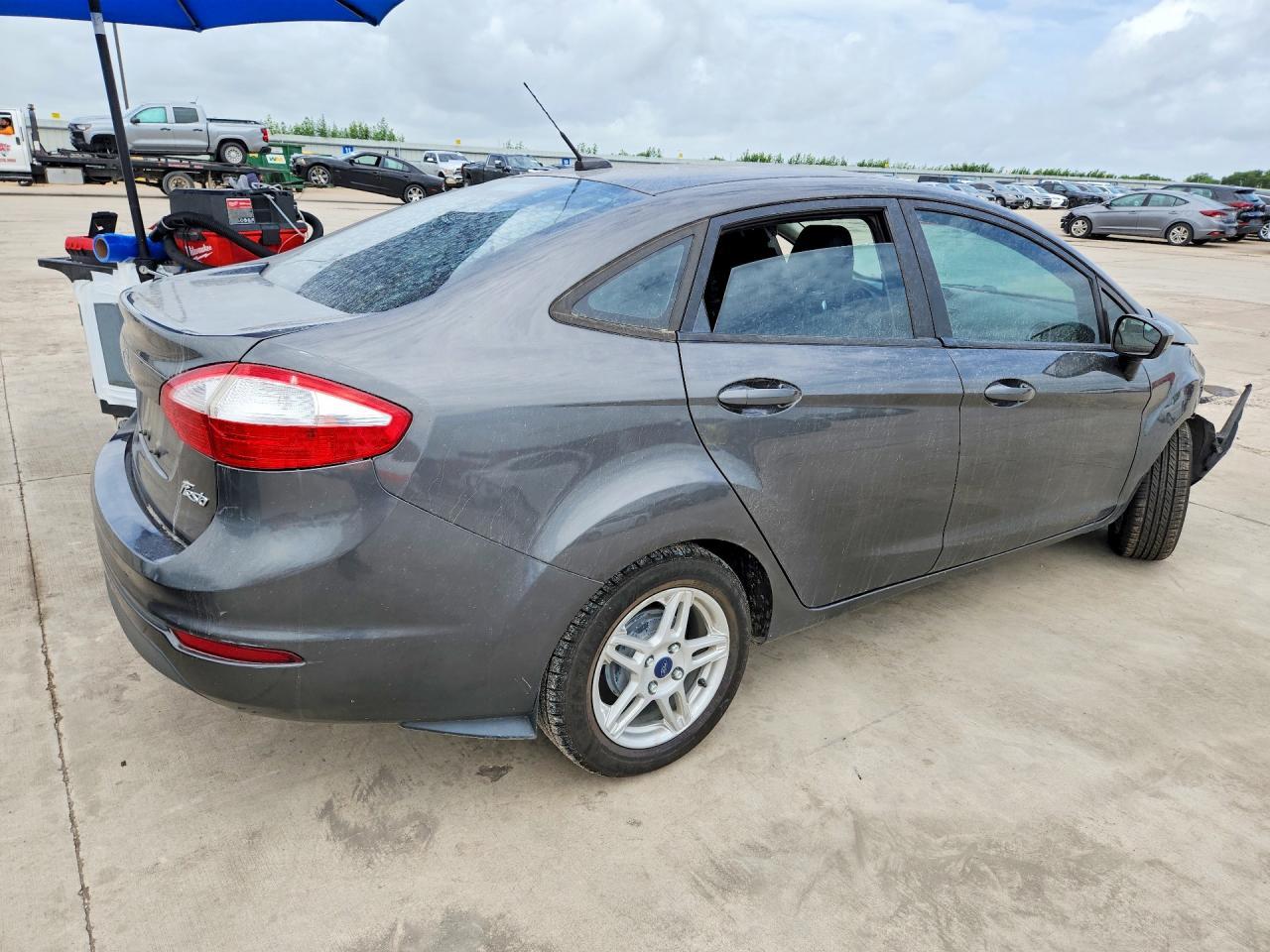 2017 Ford Fiesta Se - Фото 3