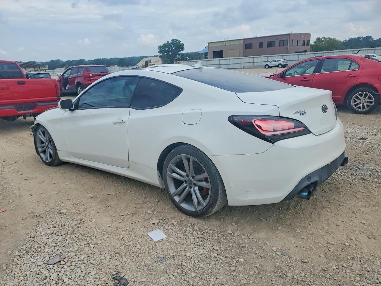 2011 Hyundai Genesis Coupe 3.8L - Фото 2