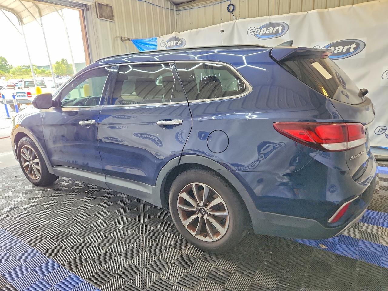 2017 Hyundai Santa Fe Se - Image 2