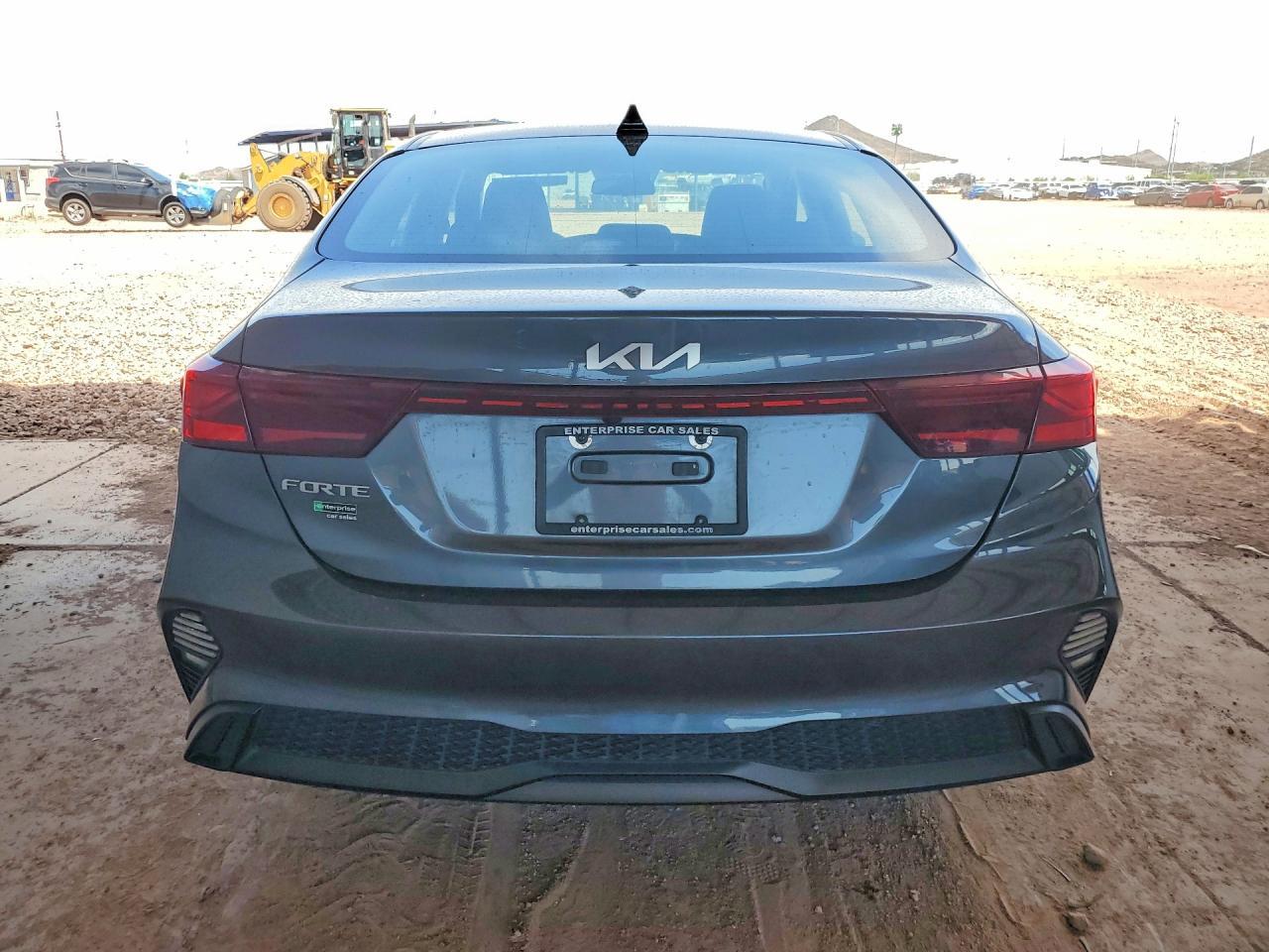 2022 Kia Forte Lxs - Image 6
