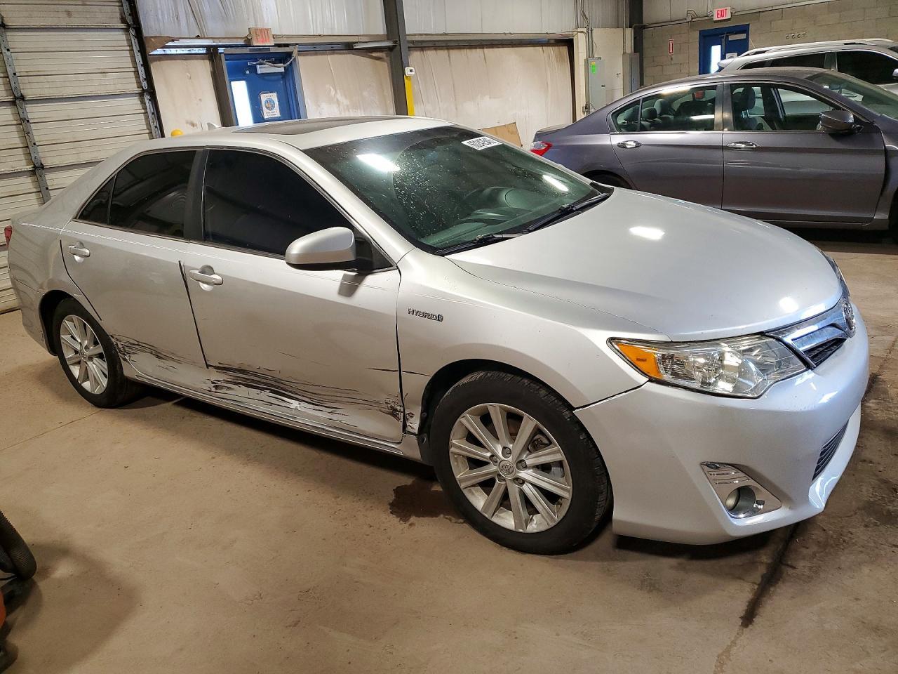 2013 Toyota Camry Hybrid Xle - Image 4