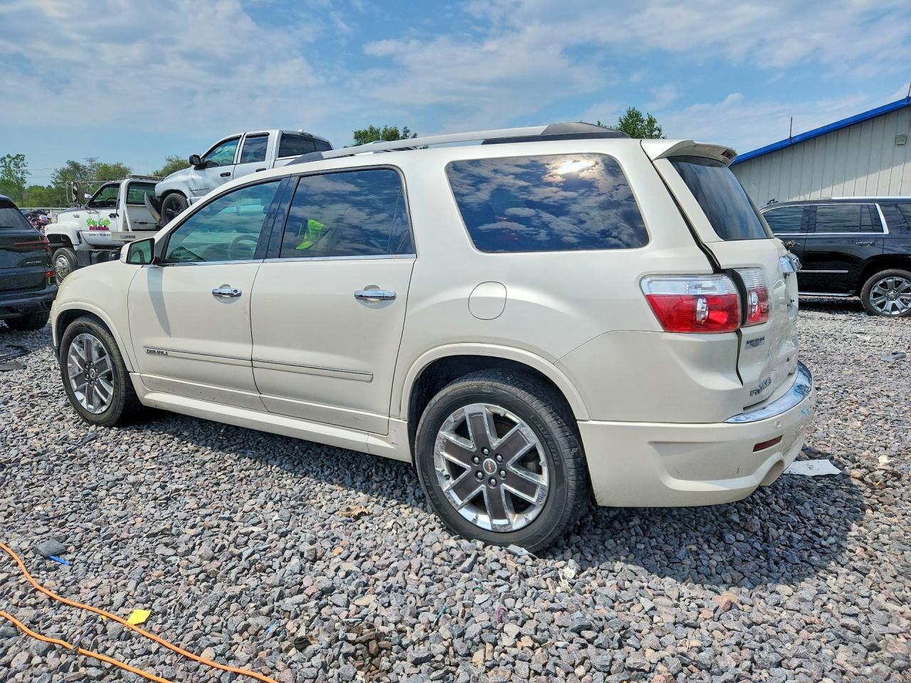 2011 GMC Acadia Denali - Фото 2