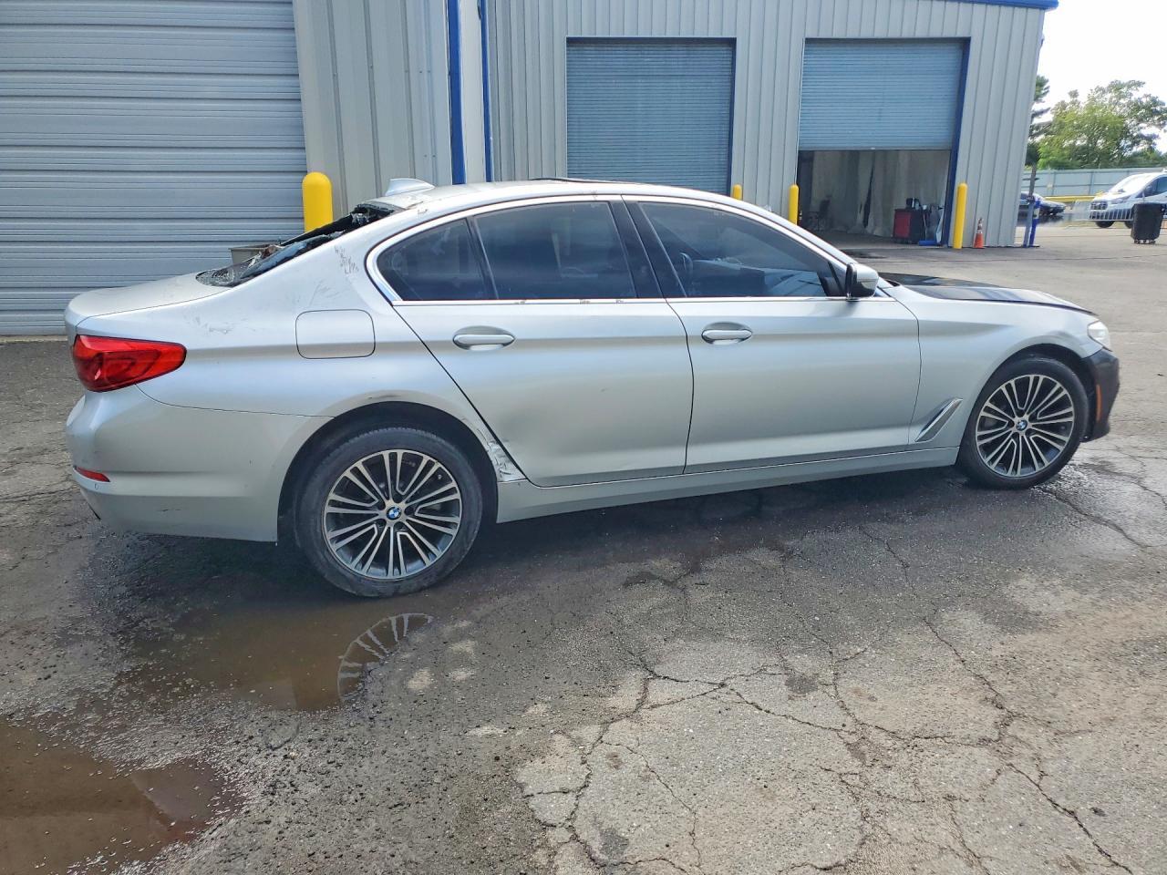 2020 BMW 530 Xi - Image 3