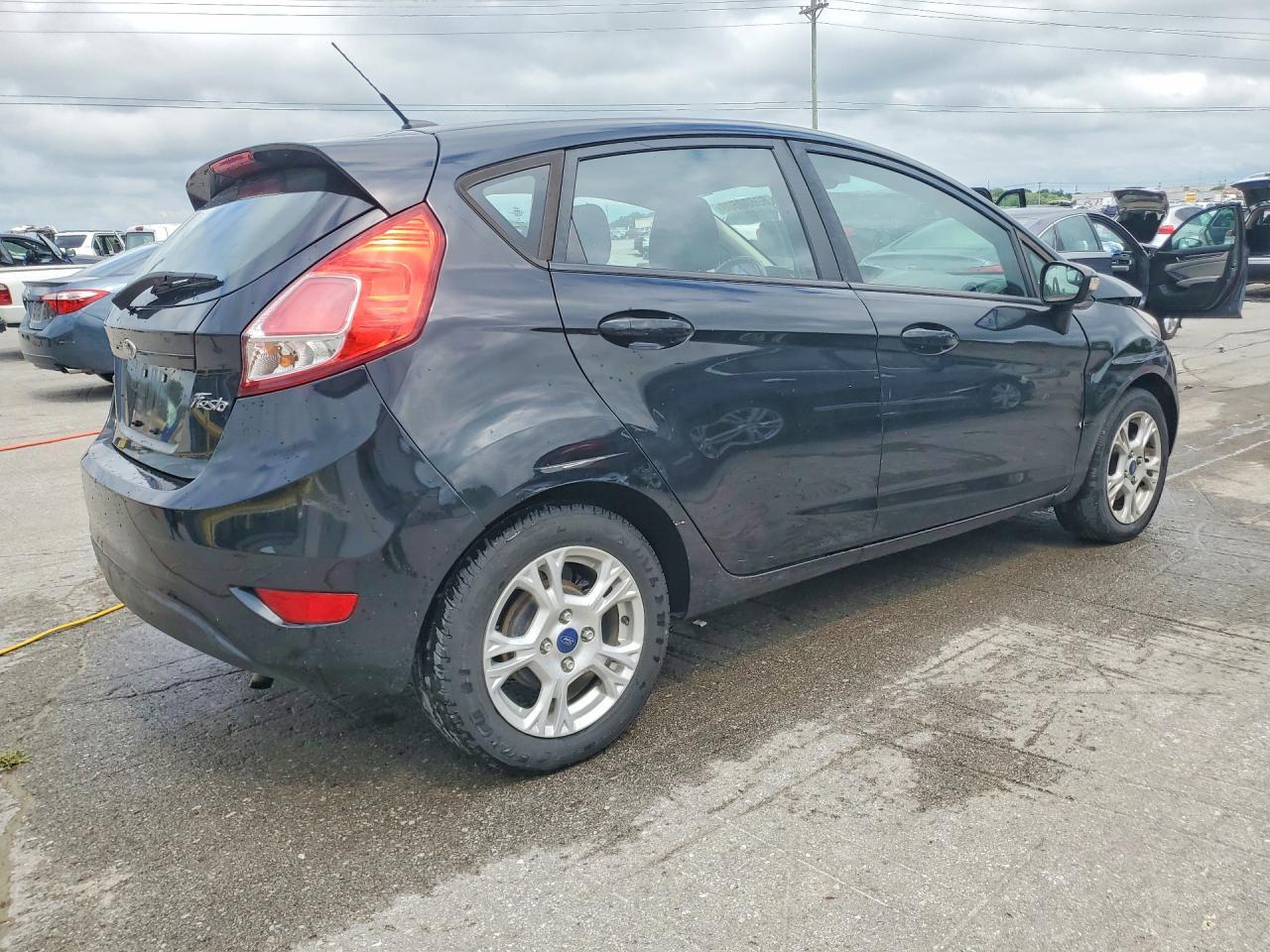 2016 Ford Fiesta Se - Image 3
