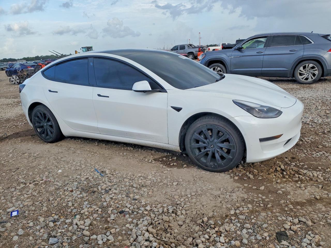 2022 Tesla Model 3 - Фото 4