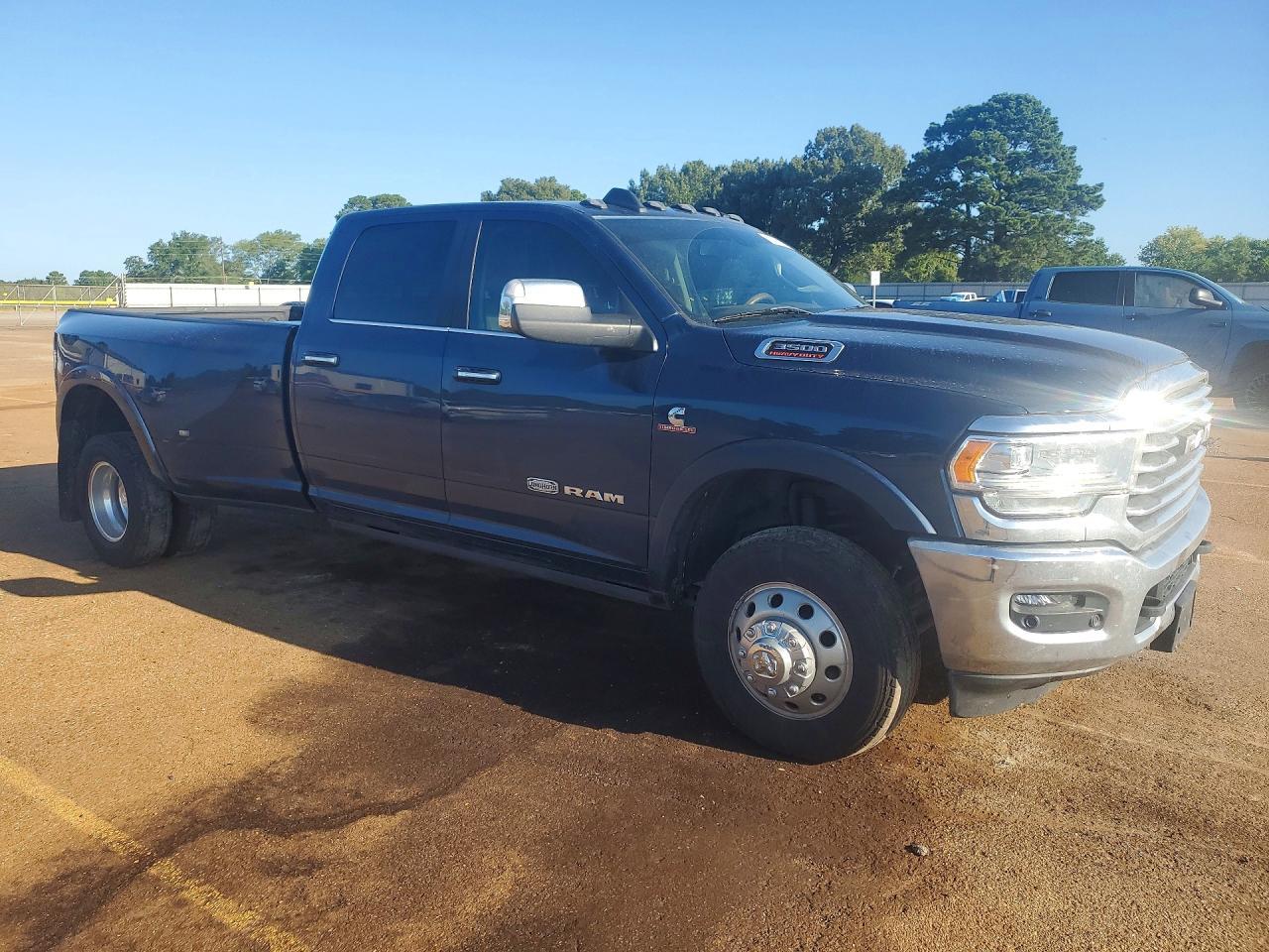 2022 Ram 3500 Longhorn - Фото 4