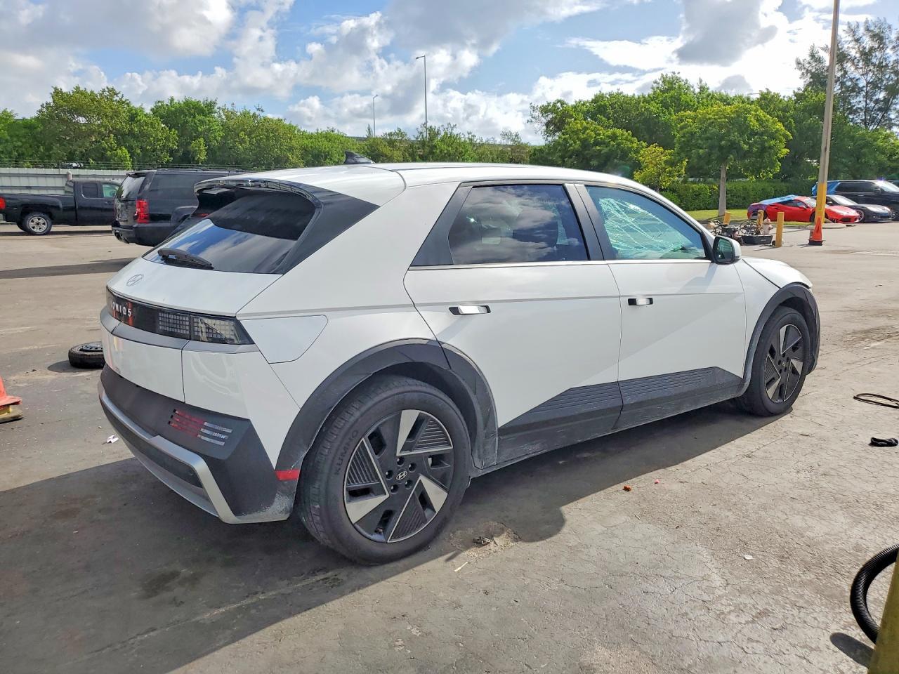 2025 Hyundai Ioniq 5 Se - Фото 3