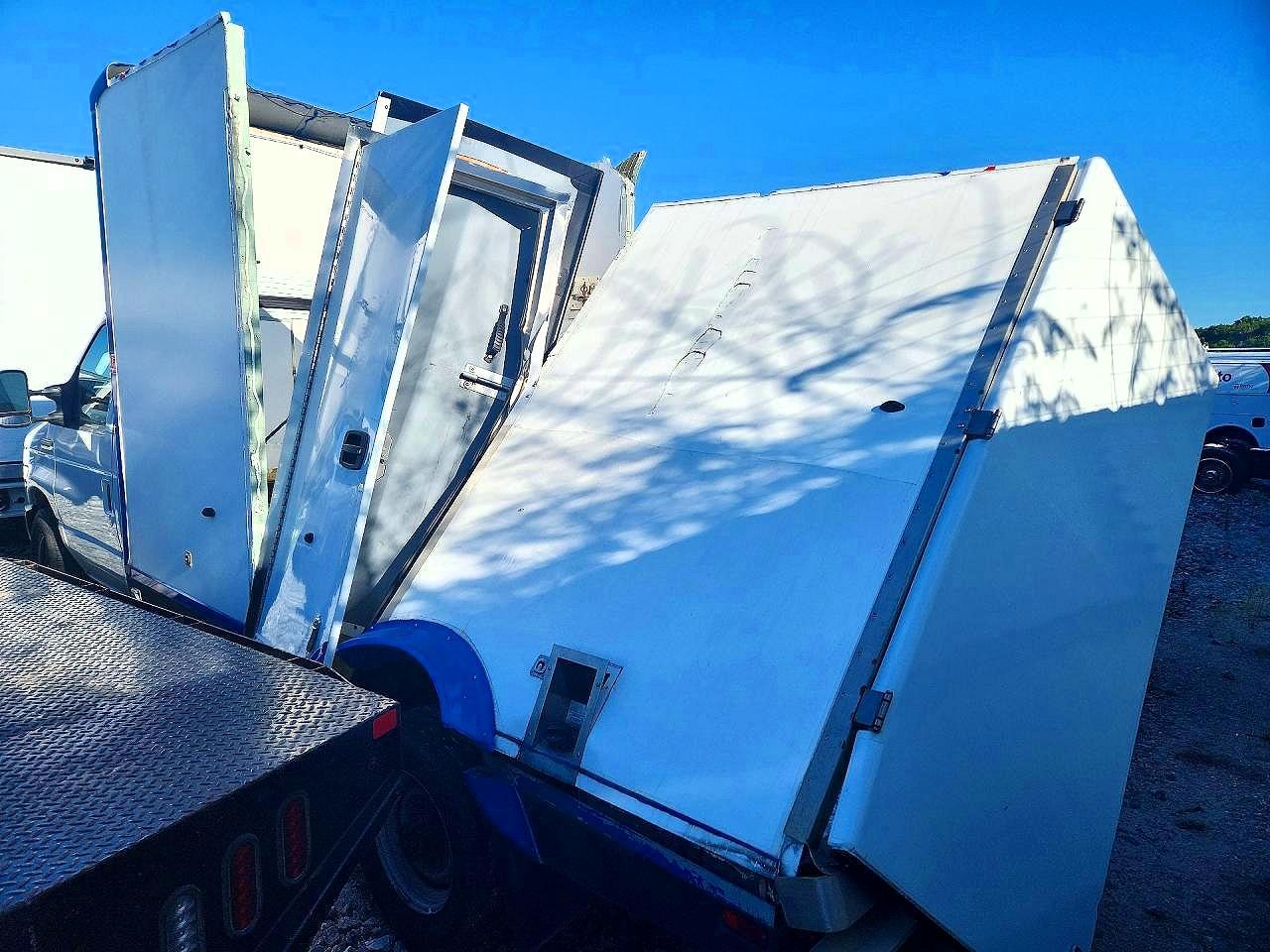 2023 Ford Econoline E350 Super Duty Van - Фото 2