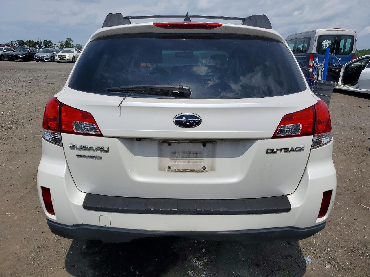 2014 Subaru Outback 2.5I Limited - Image 6