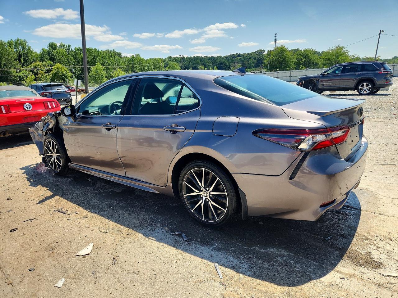 2024 Toyota Camry Se - Фото 2