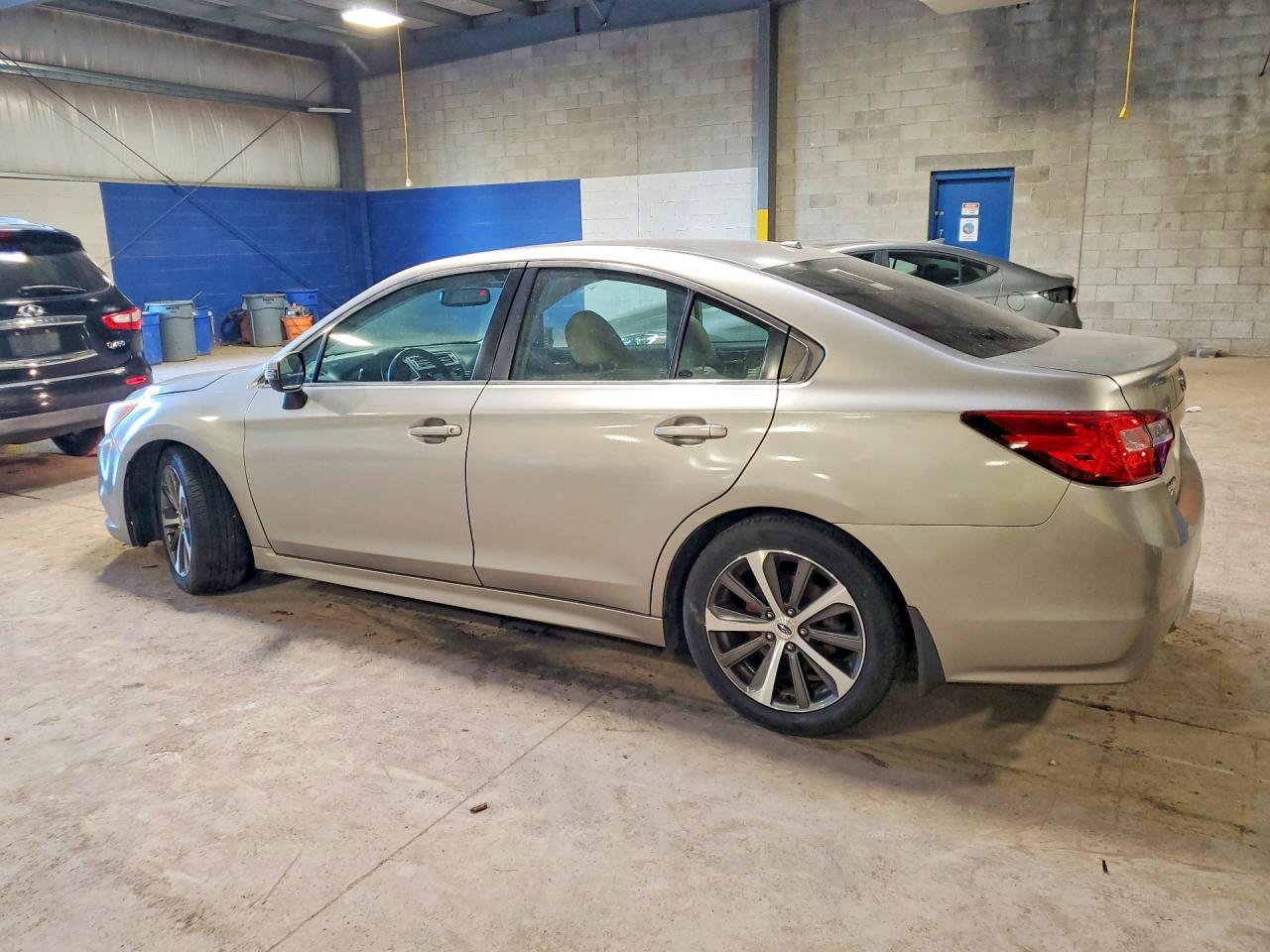 2015 Subaru Legacy 2.5I Limited - Фото 2