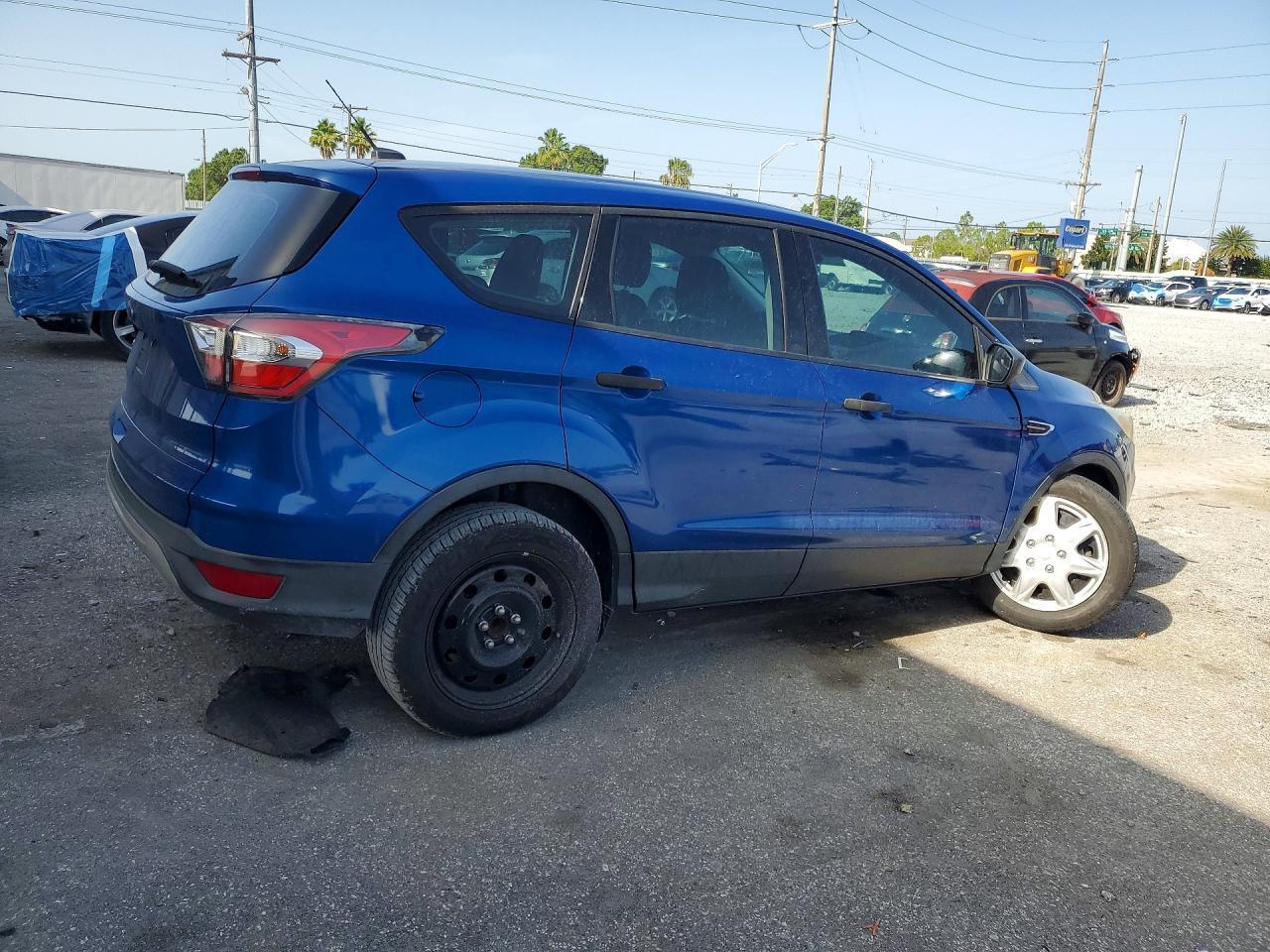 2017 Ford Escape S - Фото 3