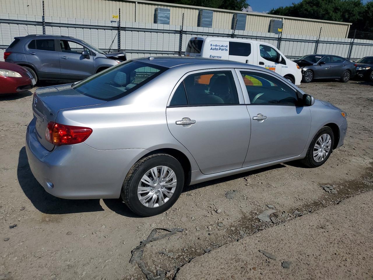 2010 Toyota Corolla Le - Фото 3