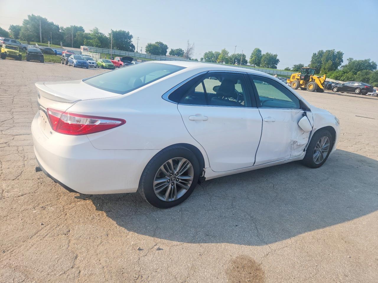 2017 Toyota Camry Se - Фото 3