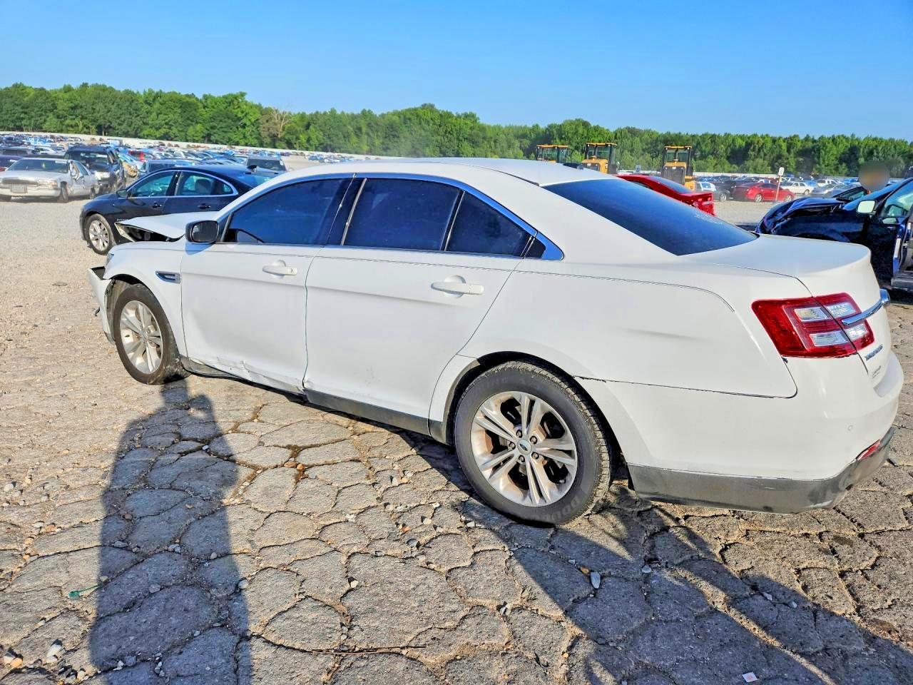 2019 Ford Taurus Se - Image 2
