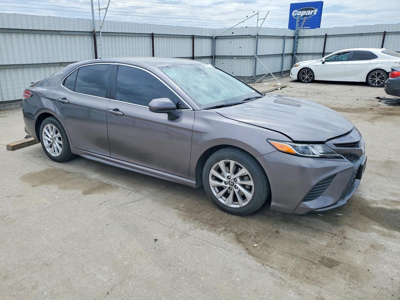 2019 Toyota Camry Se - Image 4