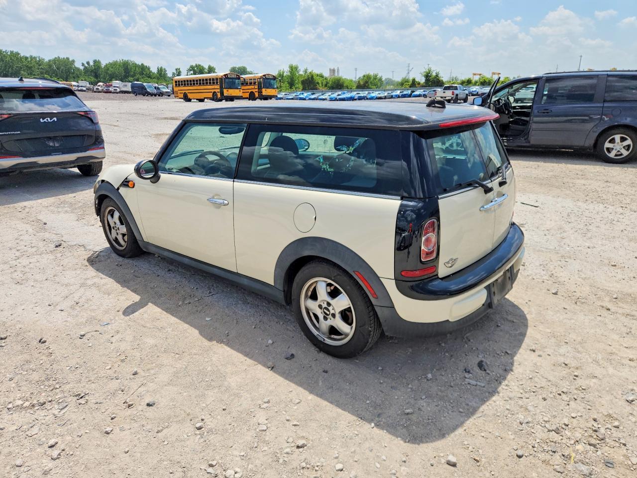 2011 Mini Cooper Clubman 2D - Фото 2