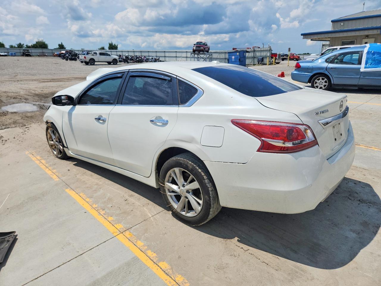 2013 Nissan Altima - Фото 2