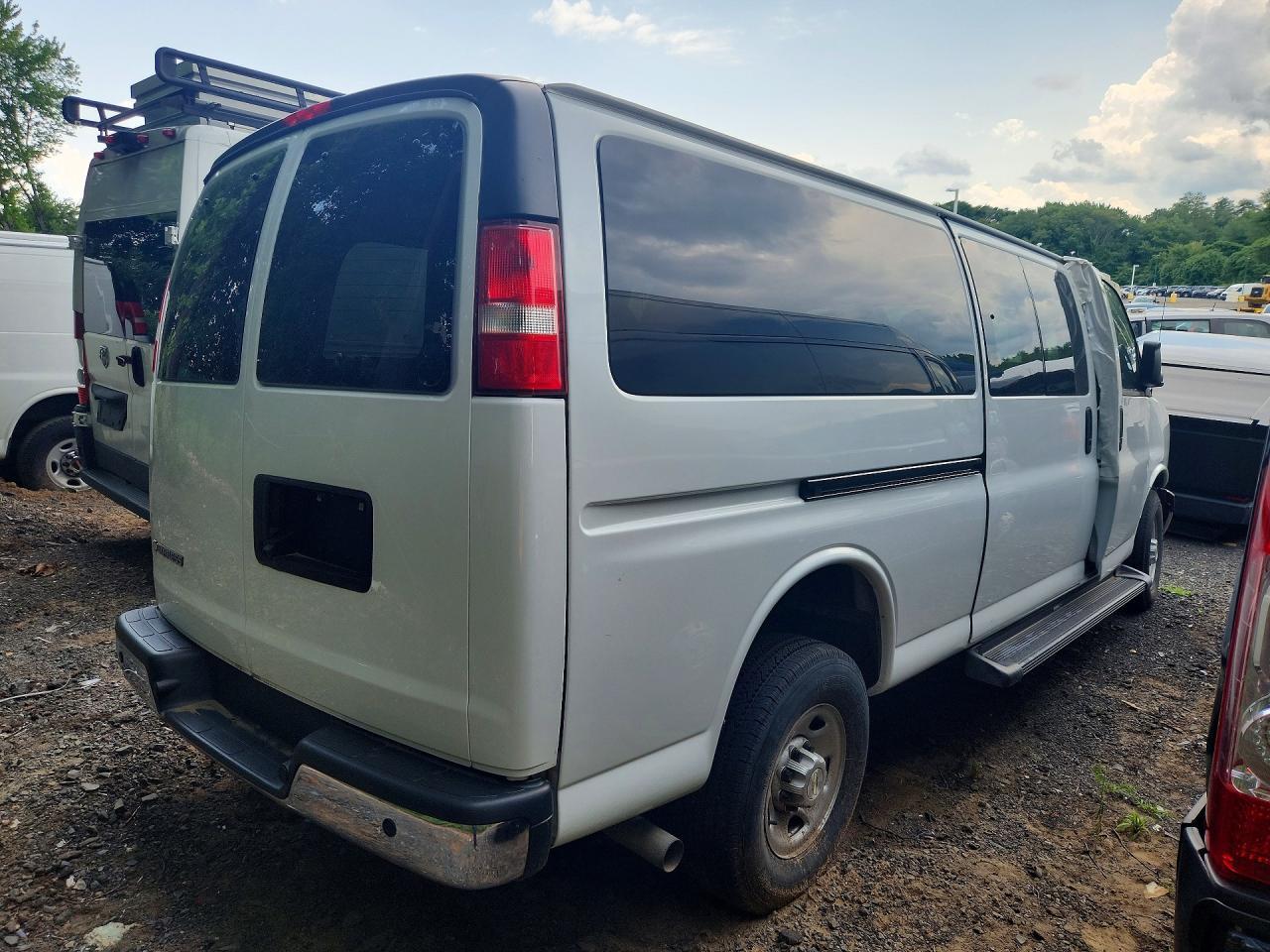 2023 Chevrolet Express G3500 Ls - Фото 3