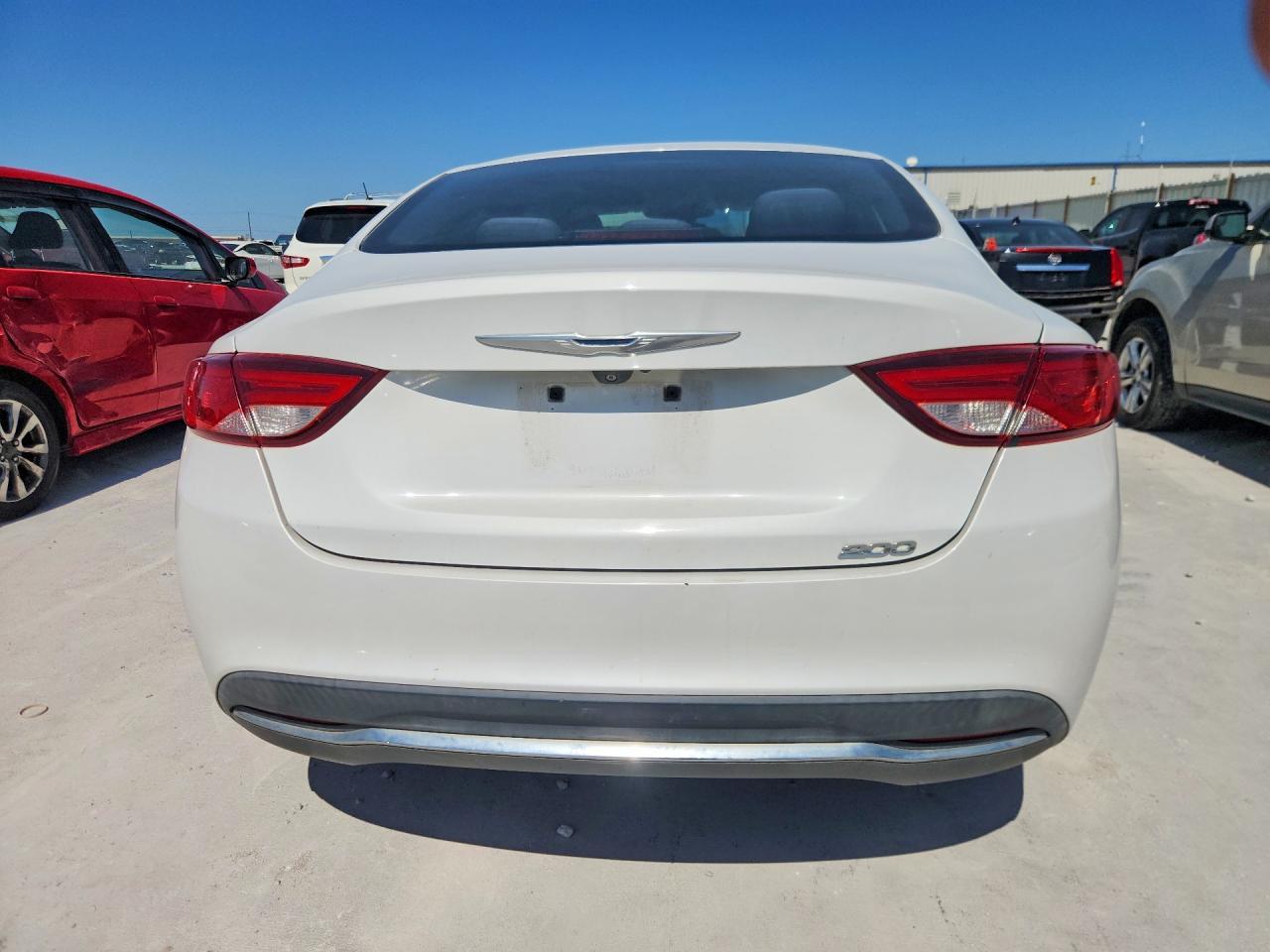 2015 Chrysler 200 Limited - Фото 6