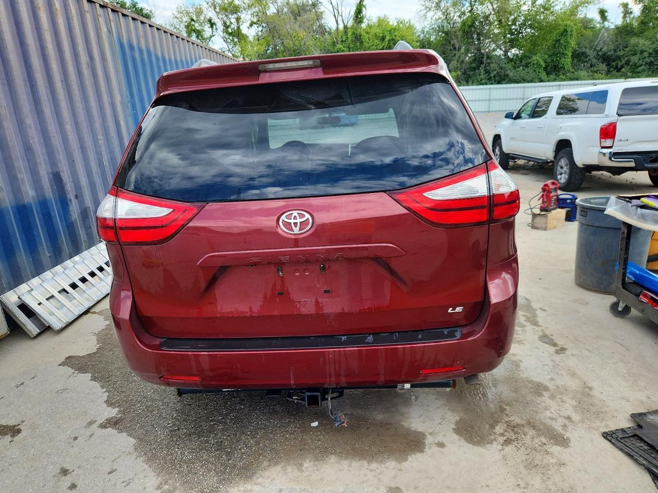 2016 Toyota Sienna Le - Image 6