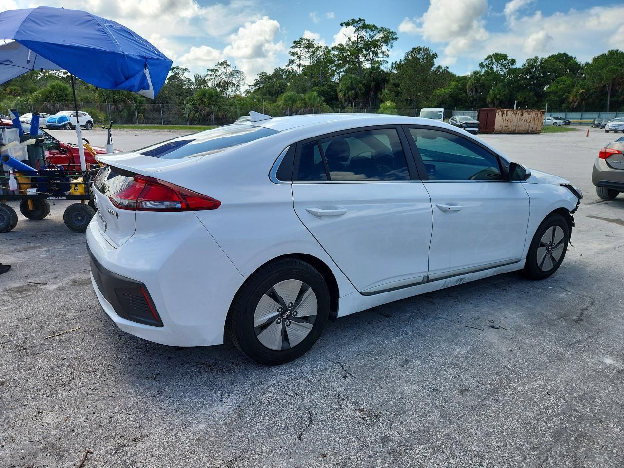 2021 Hyundai Ioniq Se - Фото 3
