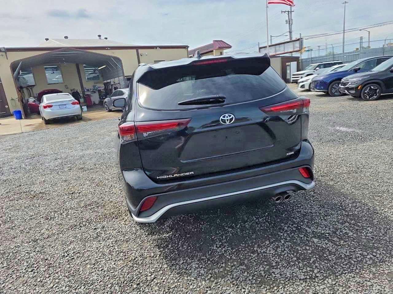 2024 Toyota Highlander Xse - Image 6