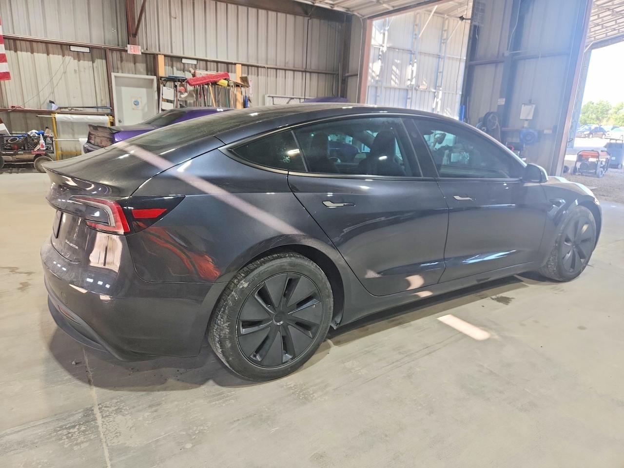 2024 Tesla Model 3 - Фото 3