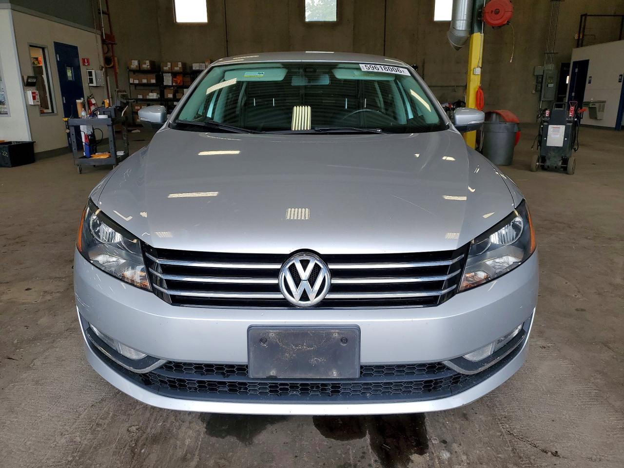2015 Volkswagen Passat S - Фото 5