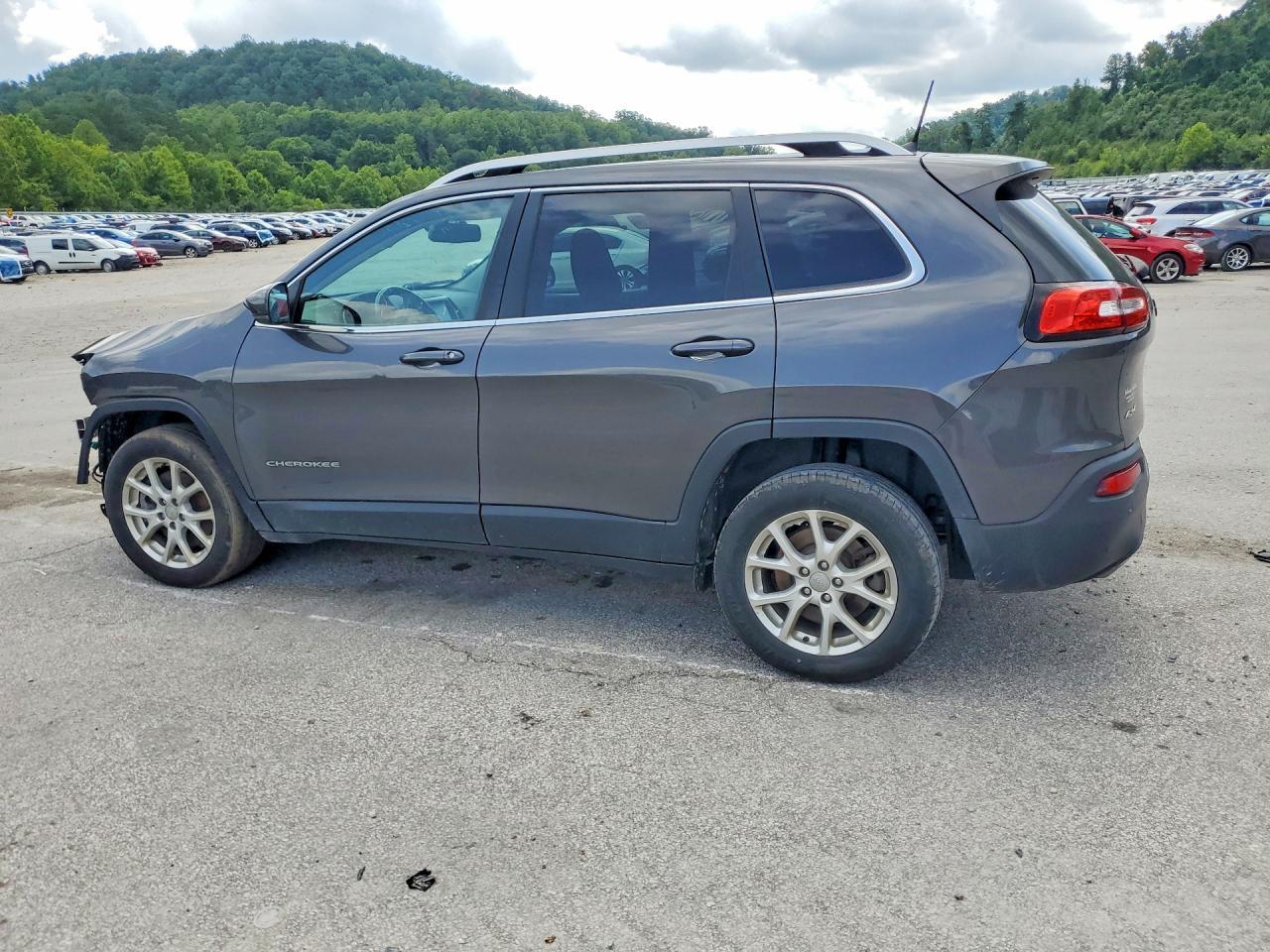 2017 Jeep Cherokee Latitude - Image 2