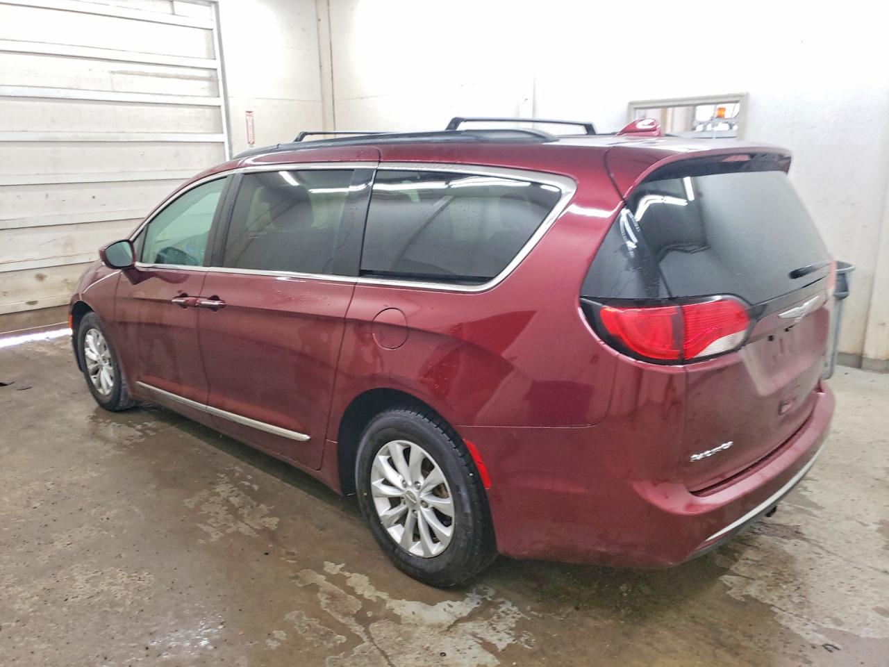 2017 Chrysler Pacifica Touring L - Image 2