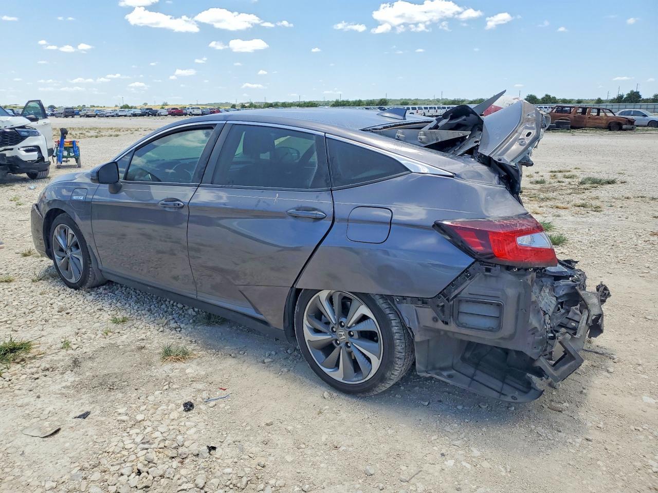 2018 Honda Clarity Touring - Image 2
