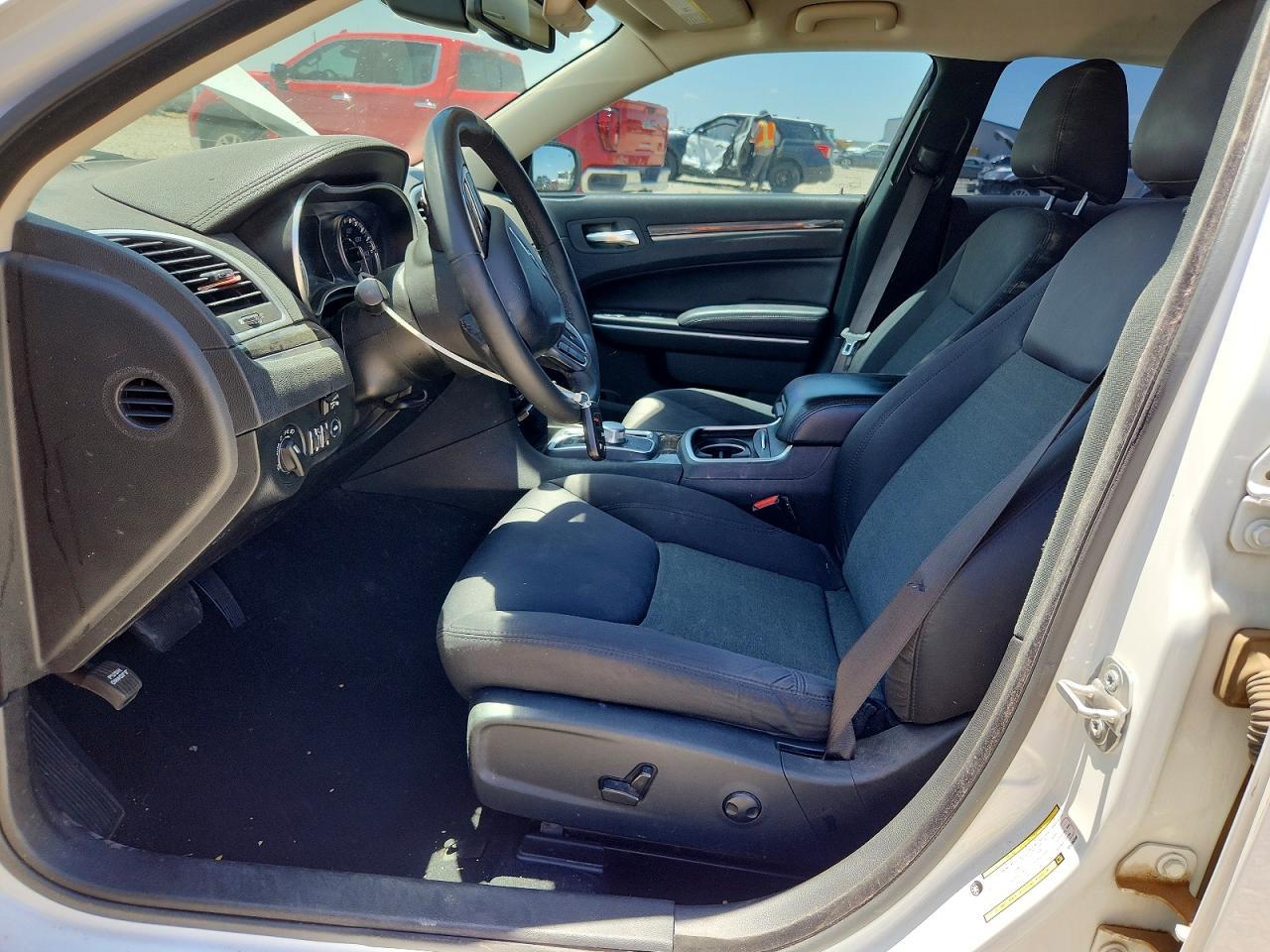 2022 Chrysler 300 Touring - Image 7