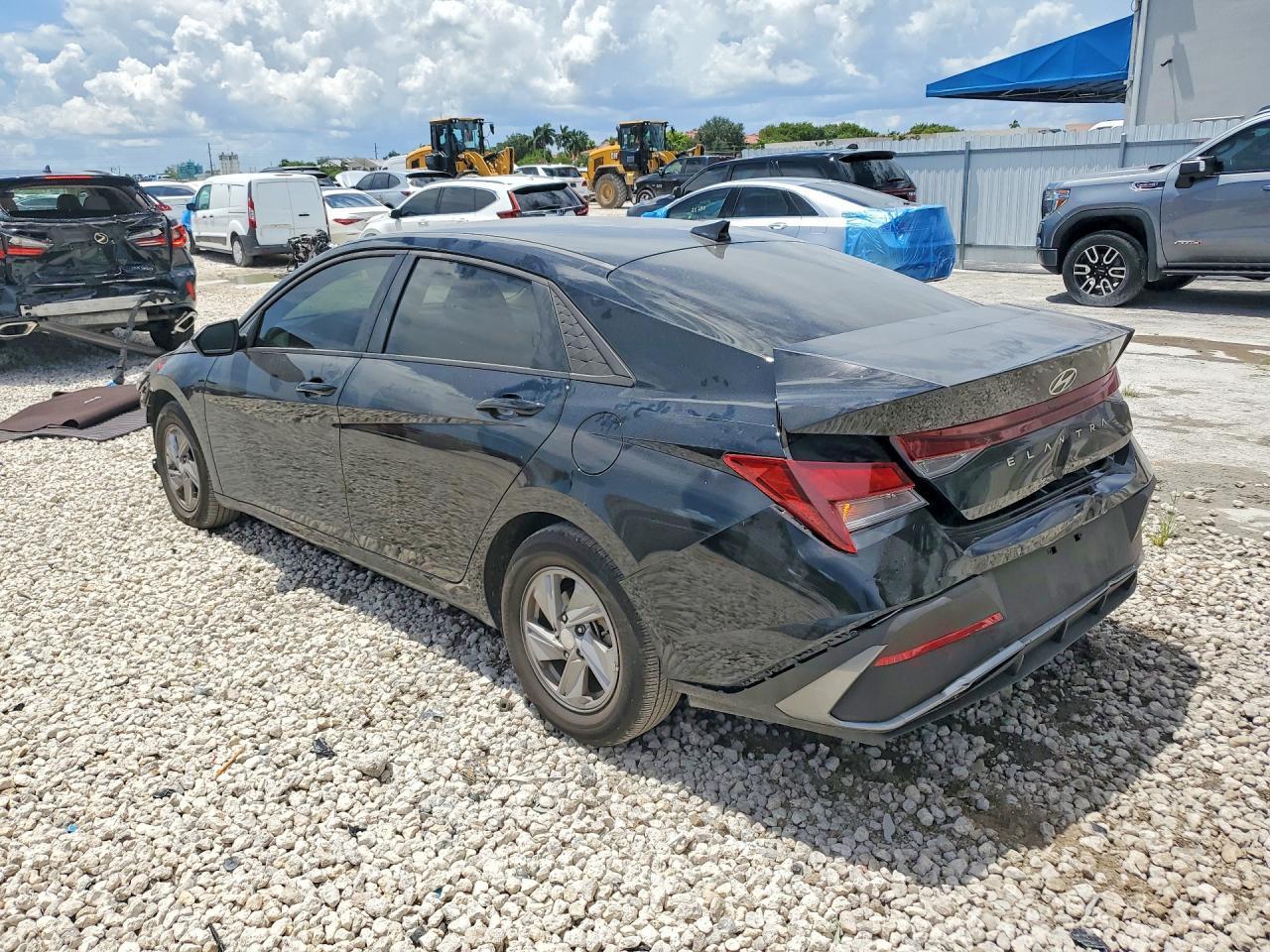 2025 Hyundai Elantra Se - Фото 2