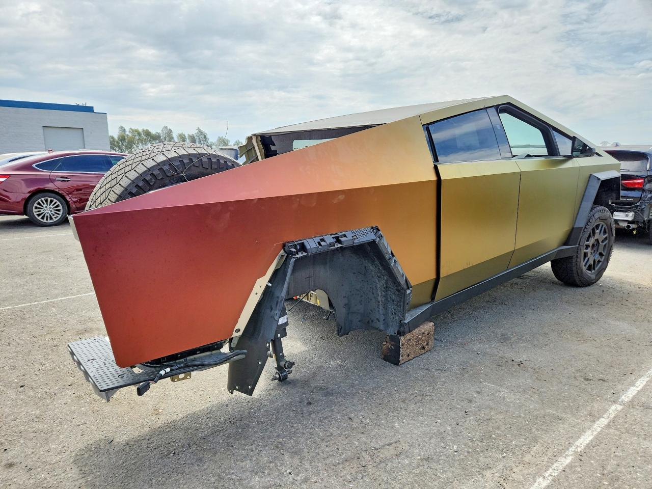2024 Tesla Cybertruck - Фото 3