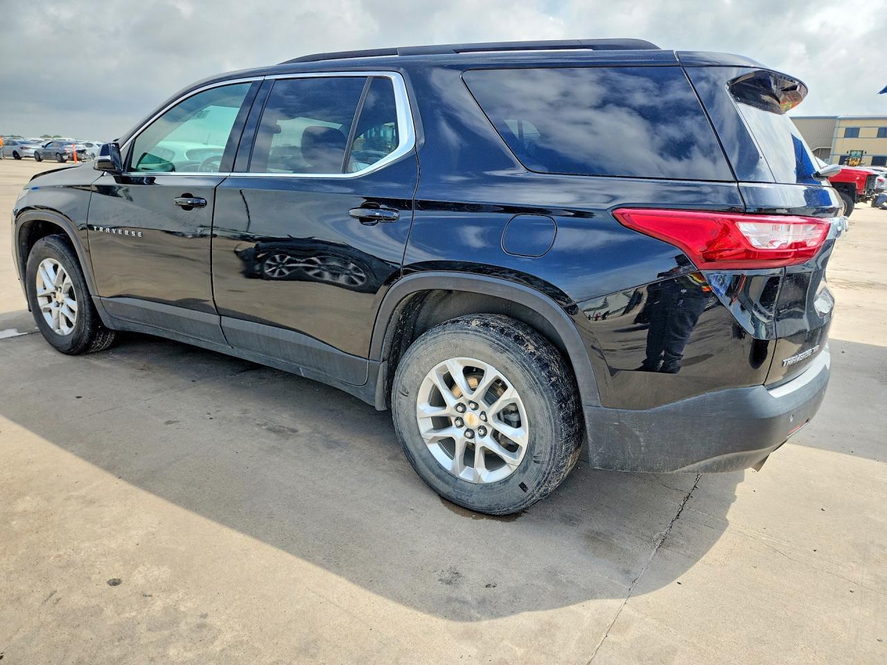 2019 Chevrolet Traverse Lt - Image 2