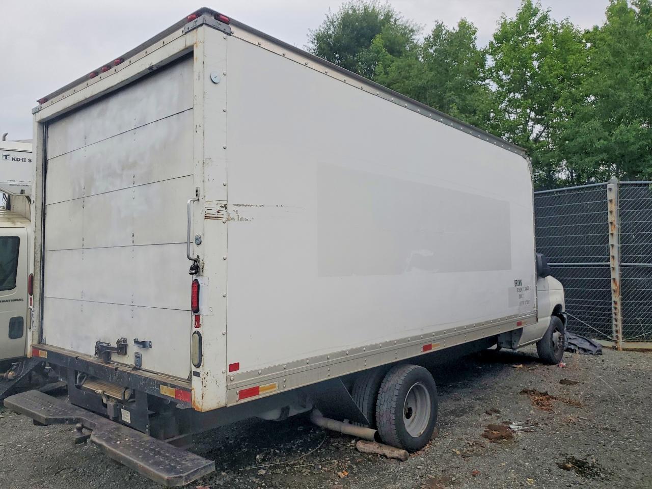 2015 Ford E350 Box Truck - Фото 3