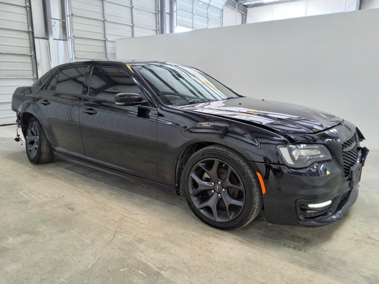 2023 Chrysler 300 Touring L - Фото 4